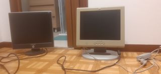 2 Monitores antiguos con adaptadores HDMI