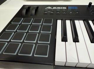 Controller MIDI Alesis VI25