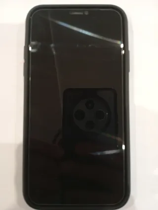 iPhone 8 64GB Negro con protector carcasa y cargad