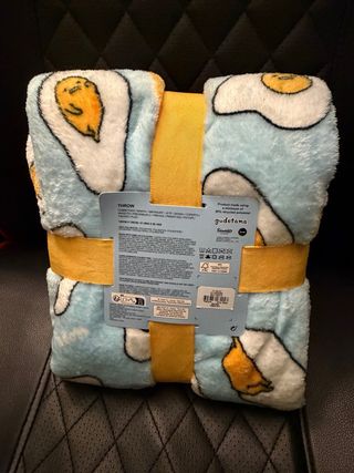 Manta polar Gudetama x Primark