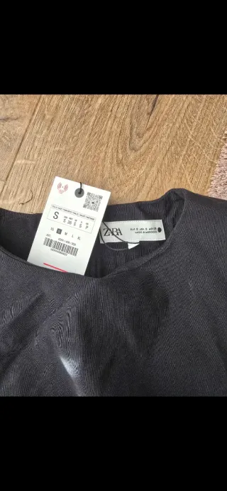 Vestido Zara chica. Nuevo