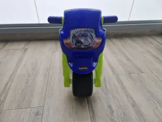 Moto correpasillos Juguettos azul y verde