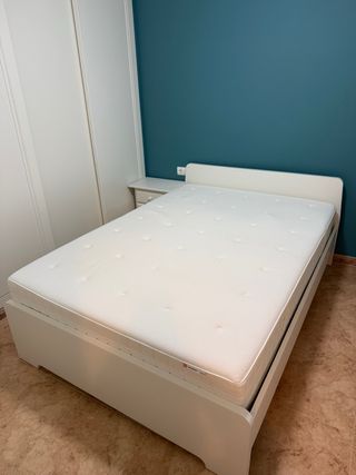 Cama con colchón y somier