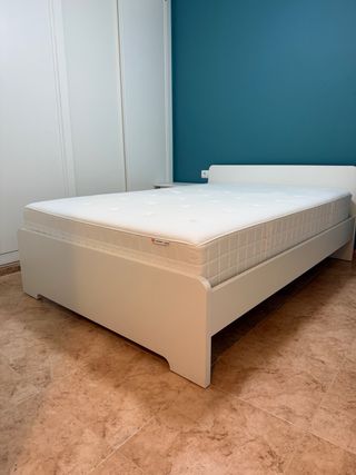 Cama con colchón y somier