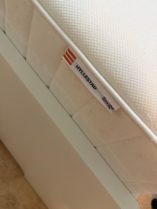 Cama con colchón y somier