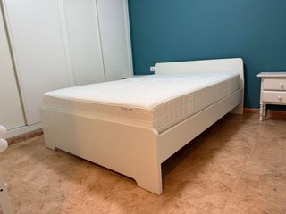 Cama con colchón y somier