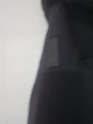 Giubbotto nero imbottito con cappuccio