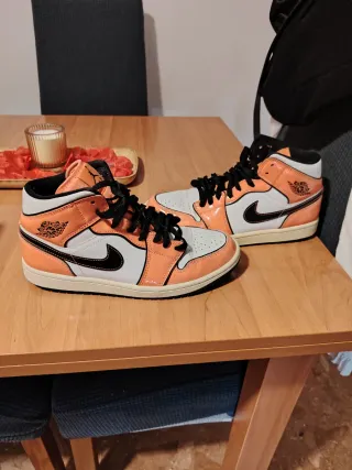 Nike Jordan Naranja y Blanco