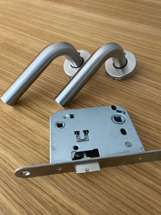 Manilla y cerradura acero inoxidable