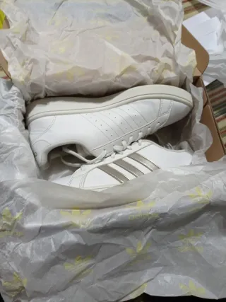 Deportivas Adidas Mujer Blancas y Doradas