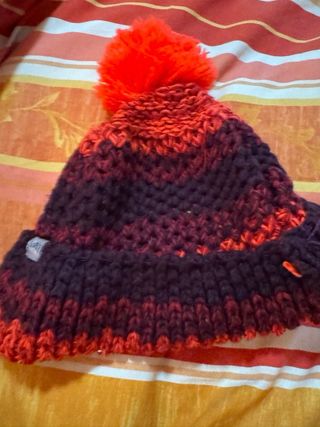 Gorro Enjoy morado y rojo