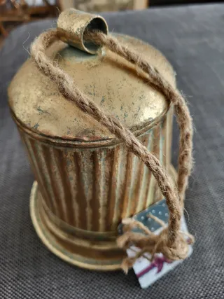 Campane decorative in metallo dorato e verde