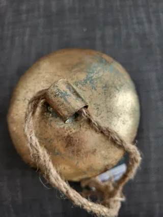 Campane decorative in metallo dorato e verde