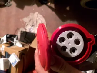 Enchufe trifásico conector