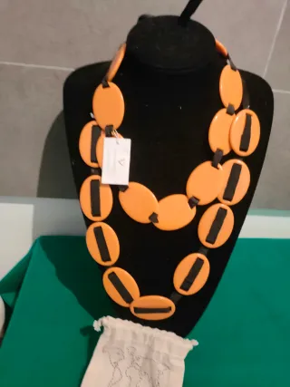 (N41) Vestopazzo. Due  Collane Arancione