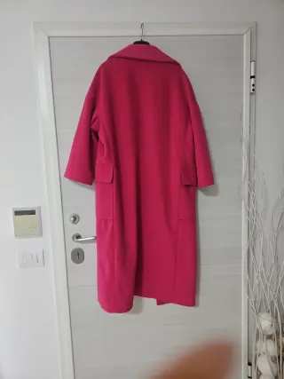 Cappotto GUTTHA nero e fucsia