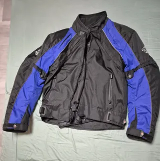 Traje de moto con tirantes.  Talla L