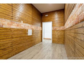 Local comercial en venta en Eixample Sud – Migdia en Girona