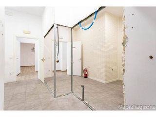 Local comercial en venta en Eixample Sud – Migdia en Girona