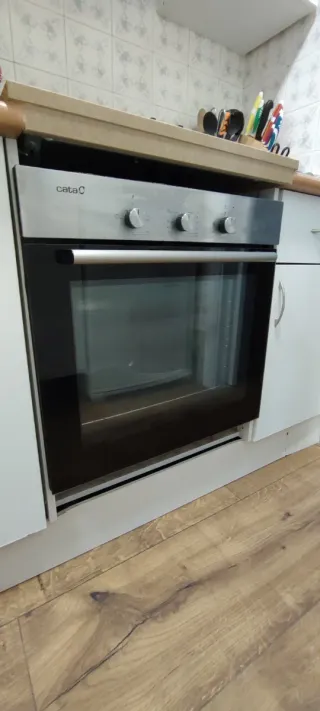 Placa de cocina a gas negra y horno eléctrico