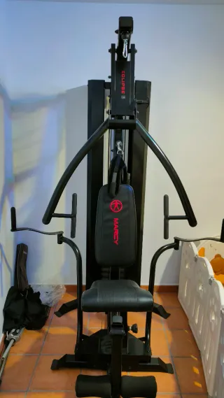 Estación de musculacion. Multi estación