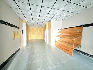 Local comercial en venta en Montserrat - Parque Empresarial en San Fernando de Henares