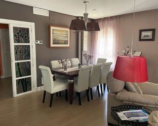 Chalet en venta en Linares