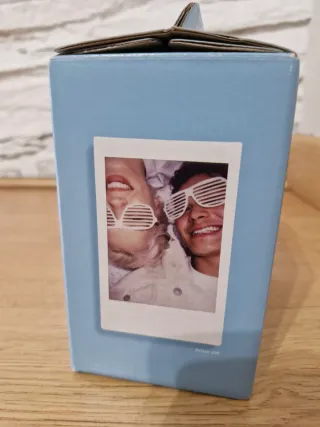 Cámara Instax Mini 12 sin abrir