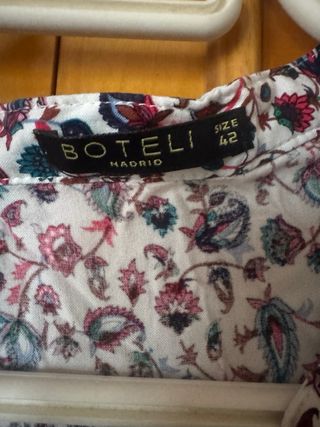 Blusa flores cuello mao talla 42