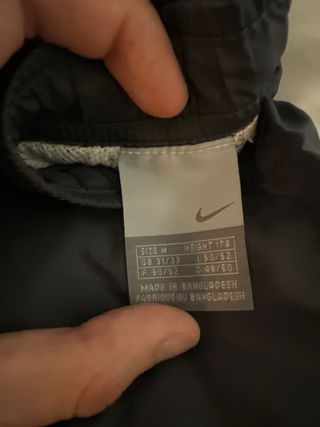Pantalón cortavientos Nike negro
