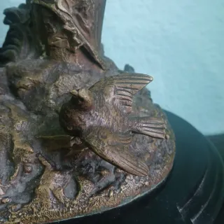 Escultura de bronce de cupido