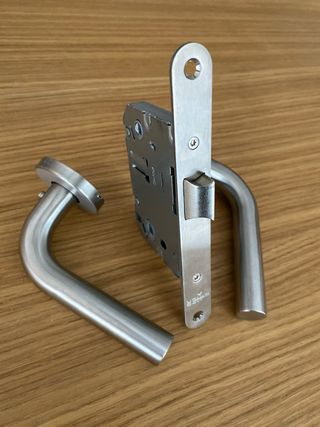 Manilla y cerradura acero inoxidable