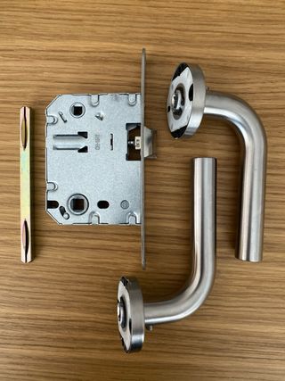 Manilla y cerradura acero inoxidable