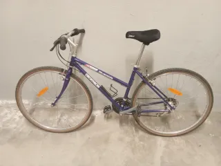 Bicicleta Decathlon Riverside Morada.   RUEDAS 700