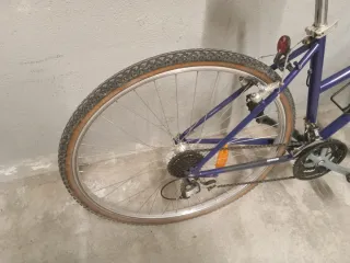 Bicicleta Decathlon Riverside Morada.   RUEDAS 700