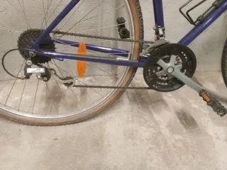 Bicicleta Decathlon Riverside Morada.   RUEDAS 700