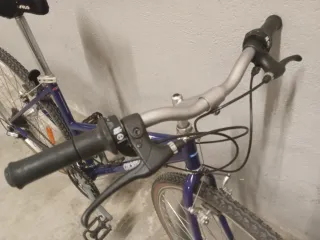 Bicicleta Decathlon Riverside Morada.   RUEDAS 700