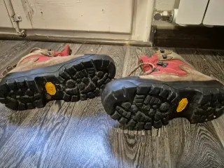 Botas de montaña Asolo rojas y marrones