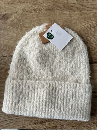 Gorro de lana beige