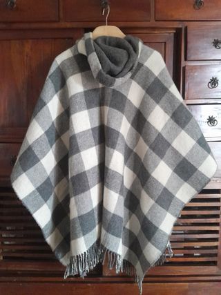 Mantella lana double face con cappuccio