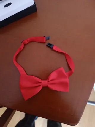 Pajarita roja elegante