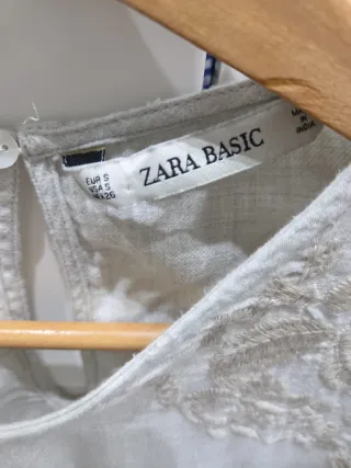 Blusa Zara bordada volantes talla S