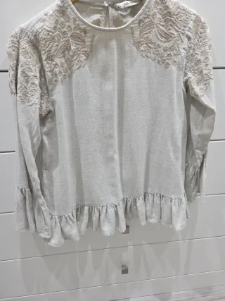 Blusa Zara bordada volantes talla S