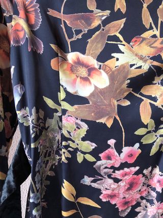 Blusa floral manga larga talla M