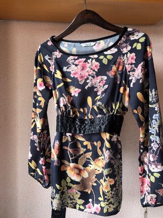 Blusa floral manga larga talla M