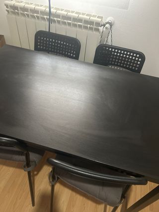 Mesa y 4 Sillas Comedor
