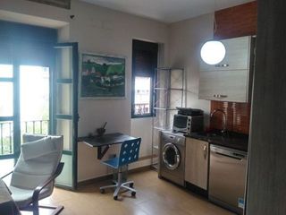 Piso en alquiler en Cruz Roja en Sevilla