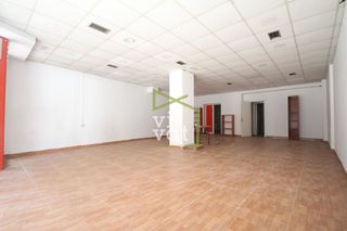 Local comercial en alquiler en Milán - Pumarín - Teatinos en Oviedo