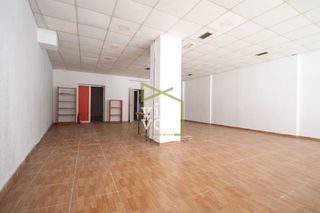 Local comercial en alquiler en Milán - Pumarín - Teatinos en Oviedo
