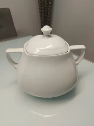 Sopera de porcelana blanca
